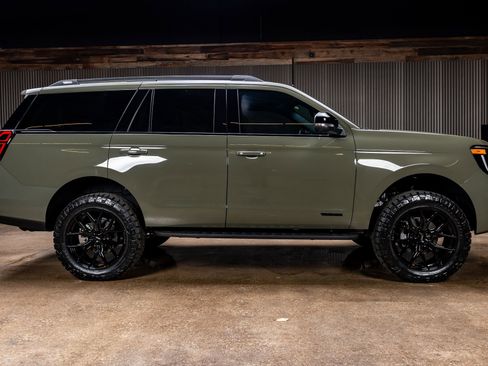 Used 2025 Ford Expedition Tremor image 11