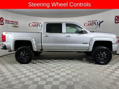 Used 2018 Chevrolet Silverado 1500 LT w/ Texas Edition image 9