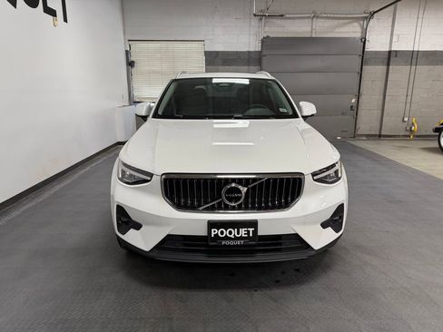 Used 2024 Volvo XC40 B5 Plus AWD/4WD image 3