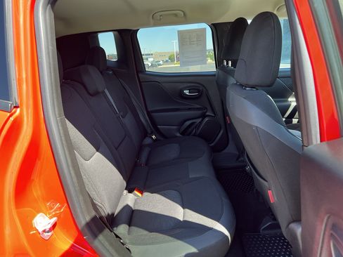 Used 2022 Jeep Renegade Trailhawk w/ Trailer Tow Group AWD/4WD image 29