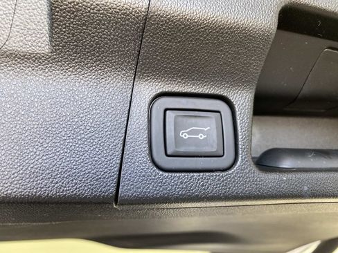 Used 2023 GMC Acadia SLE w/ Driver Convenience Package AWD/4WD image 9
