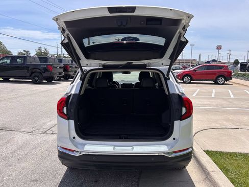 Used 2021 GMC Terrain SLT w/ Infotainment Package II AWD/4WD image 16