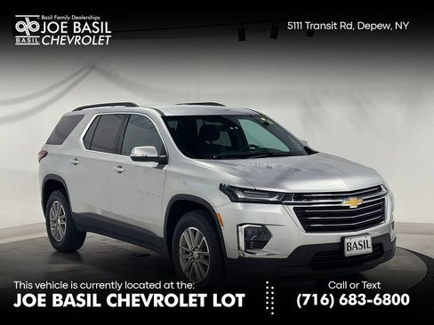 Used 2022 Chevrolet Traverse LT FWD image 1