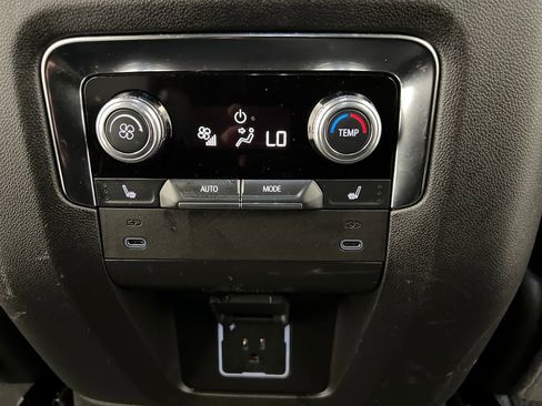 Used 2025 GMC Yukon XL Denali AWD/4WD image 23