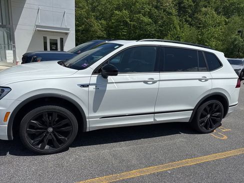 Used 2020 Volkswagen Tiguan SE R-Line AWD/4WD image 3
