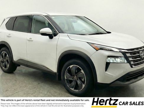 Used 2025 Nissan Rogue SV image 1