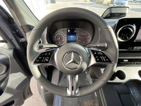 Used 2025 Mercedes-Benz Sprinter 2500 image 20