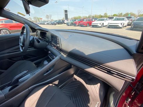 Used 2025 Hyundai Elantra Sport image 27