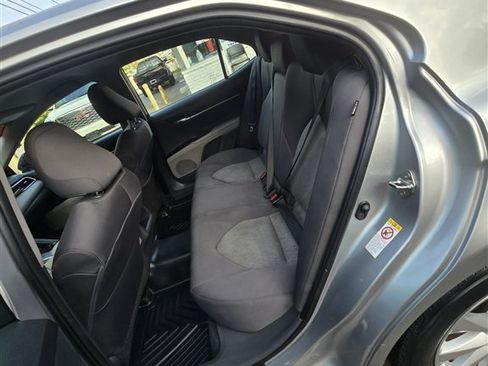 Used 2018 Toyota Camry LE FWD image 10