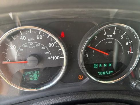 Used 2017 Jeep Wrangler Unlimited Sahara w/ Connectivity Group AWD/4WD image 4