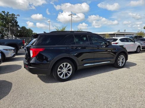 Used 2021 Ford Explorer XLT w/ Equipment Group 202A RWD image 11