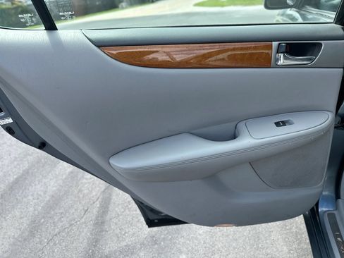 Used 2005 Lexus ES 330 w/ Preferred Accessory Pkg FWD image 31