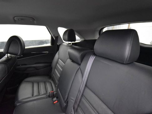 Used 2016 Kia Sorento EX image 12