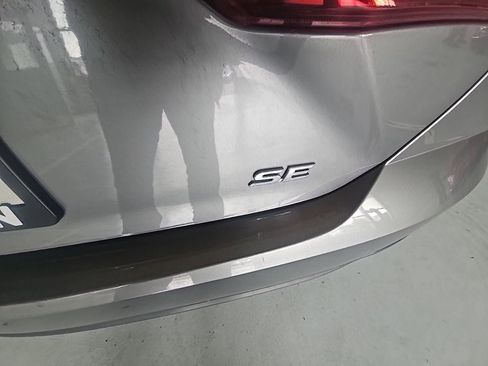 Used 2025 Toyota Camry SE w/ Convenience Package image 8