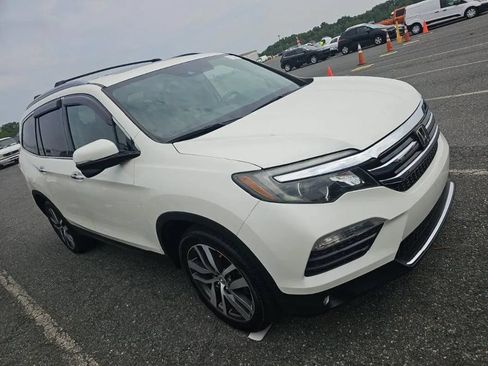 Used 2018 Honda Pilot Touring image 3