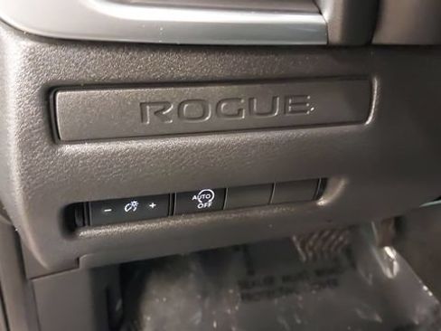Used 2023 Nissan Rogue S AWD/4WD image 25