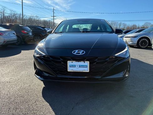 Used 2023 Hyundai Elantra SEL w/ Convenience Package image 2