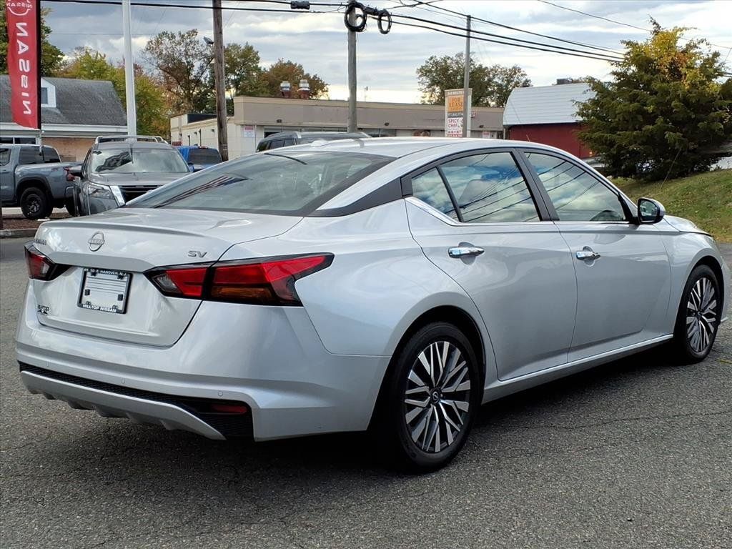 Used 2023 Nissan Altima 2.5 SV FWD image 5