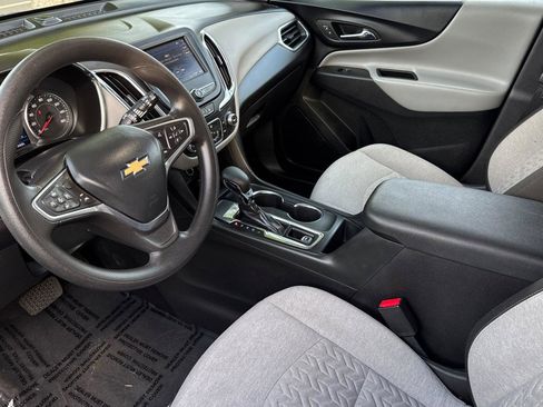 Used 2023 Chevrolet Equinox LT image 2