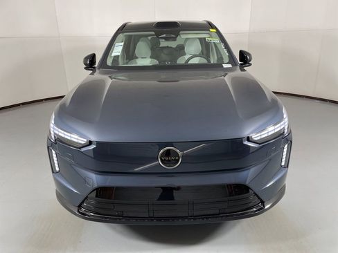 New 2025 Volvo EX90 Ultra image 3
