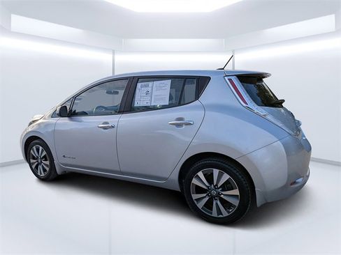 Used 2017 Nissan Leaf SV image 5