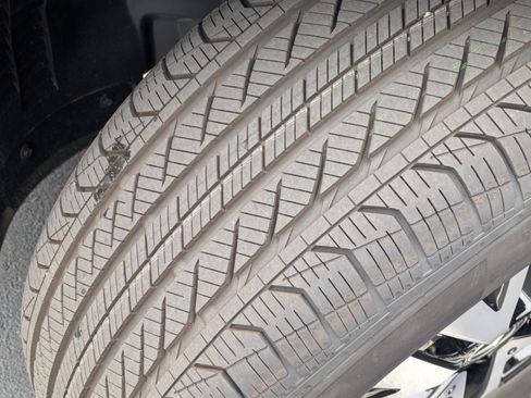 New 2025 Mercedes-Benz GLB 250 image 12