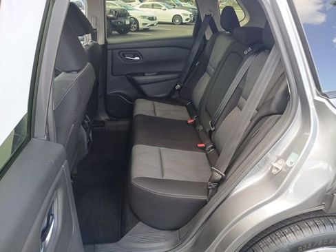 Used 2024 Nissan Rogue SV image 8