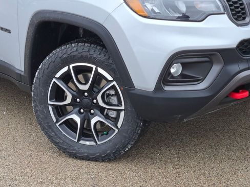 Used 2024 Jeep Compass Trailhawk image 3