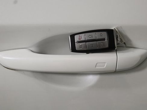 Used 2023 Genesis G70 2.0T image 35