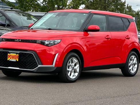 Certified 2023 Kia Soul LX w/ LX Technology Package FWD image 8