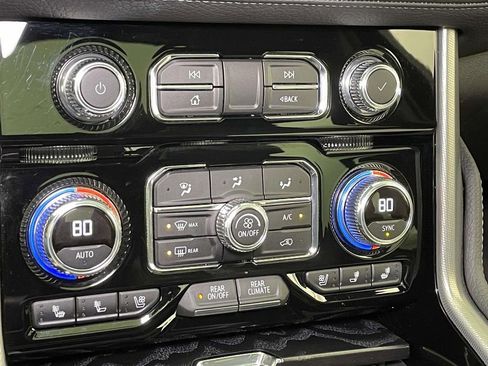 Used 2022 GMC Yukon Denali w/ Denali Premium Package image 32