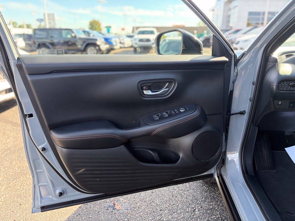 Used 2025 Honda HR-V Sport image 14