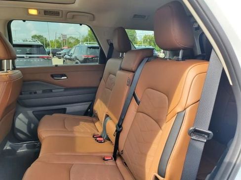 New 2025 Nissan Pathfinder Platinum w/ Cargo Package image 10