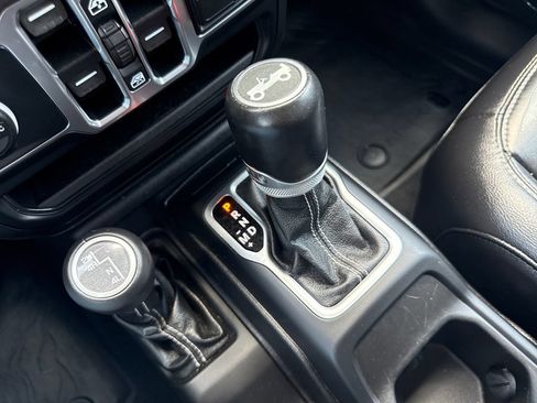 Used 2020 Jeep Wrangler Unlimited Sahara AWD/4WD image 28
