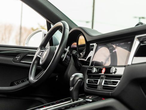 Certified 2024 Porsche Macan S image 48