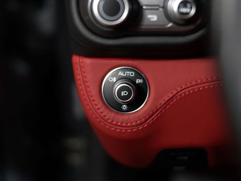 Used 2019 Ferrari Portofino RWD image 50