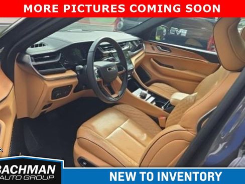 Used 2022 Jeep Grand Cherokee Summit AWD/4WD image 2