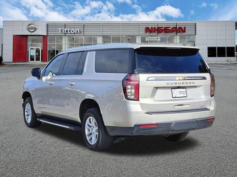 Used 2024 Chevrolet Suburban LT RWD image 6