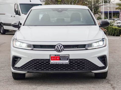 Used 2025 Volkswagen Jetta Sport image 2