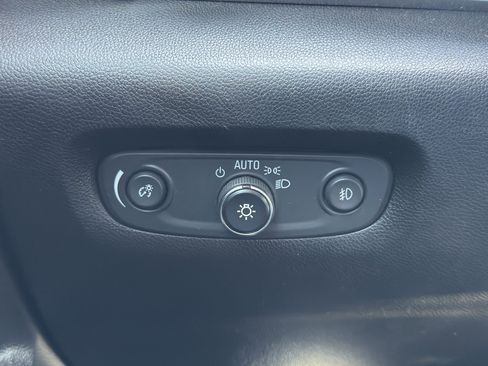 Used 2018 Chevrolet Traverse LT image 14