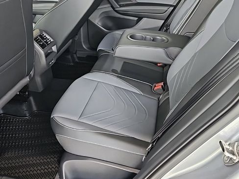 New 2025 Volkswagen Tiguan SE image 23