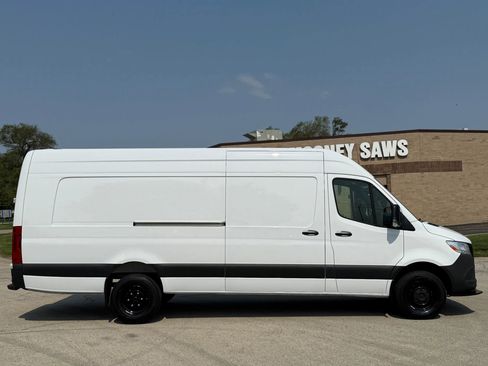 Used 2023 Mercedes-Benz Sprinter 3500 image 4