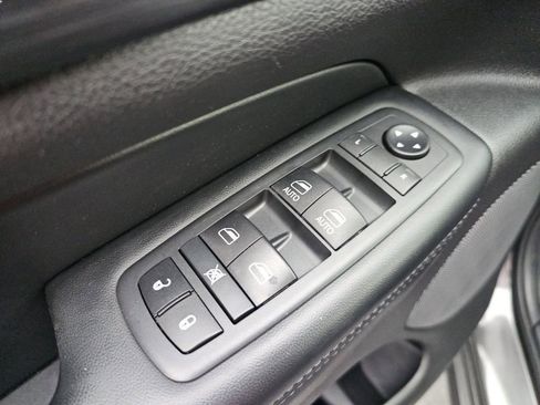 Used 2020 Jeep Grand Cherokee Altitude image 28