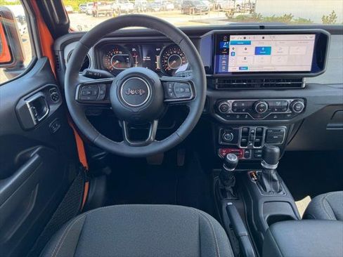Certified 2025 Jeep Gladiator Sport AWD/4WD image 10