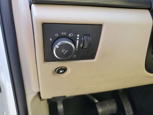 Used 2019 Jeep Grand Cherokee Laredo image 15