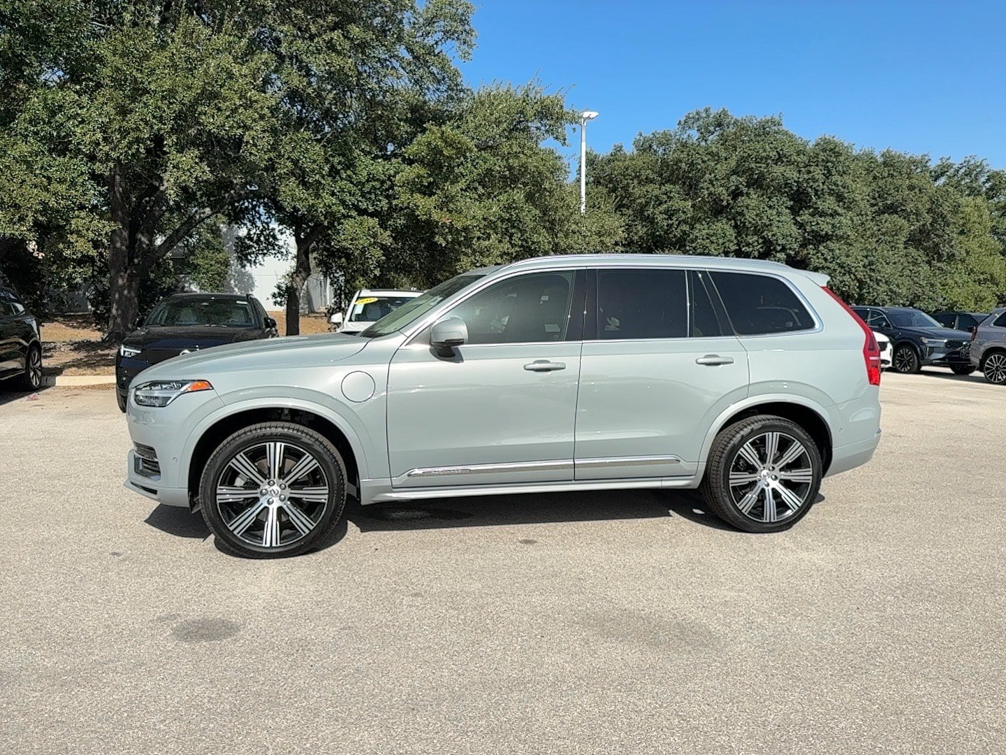 Certified 2024 Volvo XC90 T8 Plus w/ Protection Package Premier AWD/4WD image 3