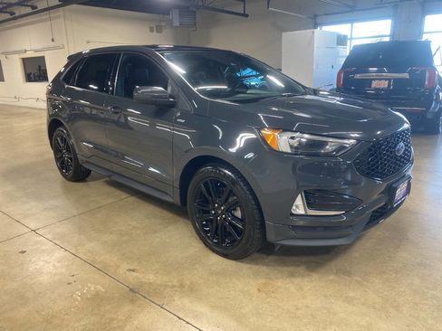 Used 2021 Ford Edge ST-Line w/ Cold Weather Package image 3