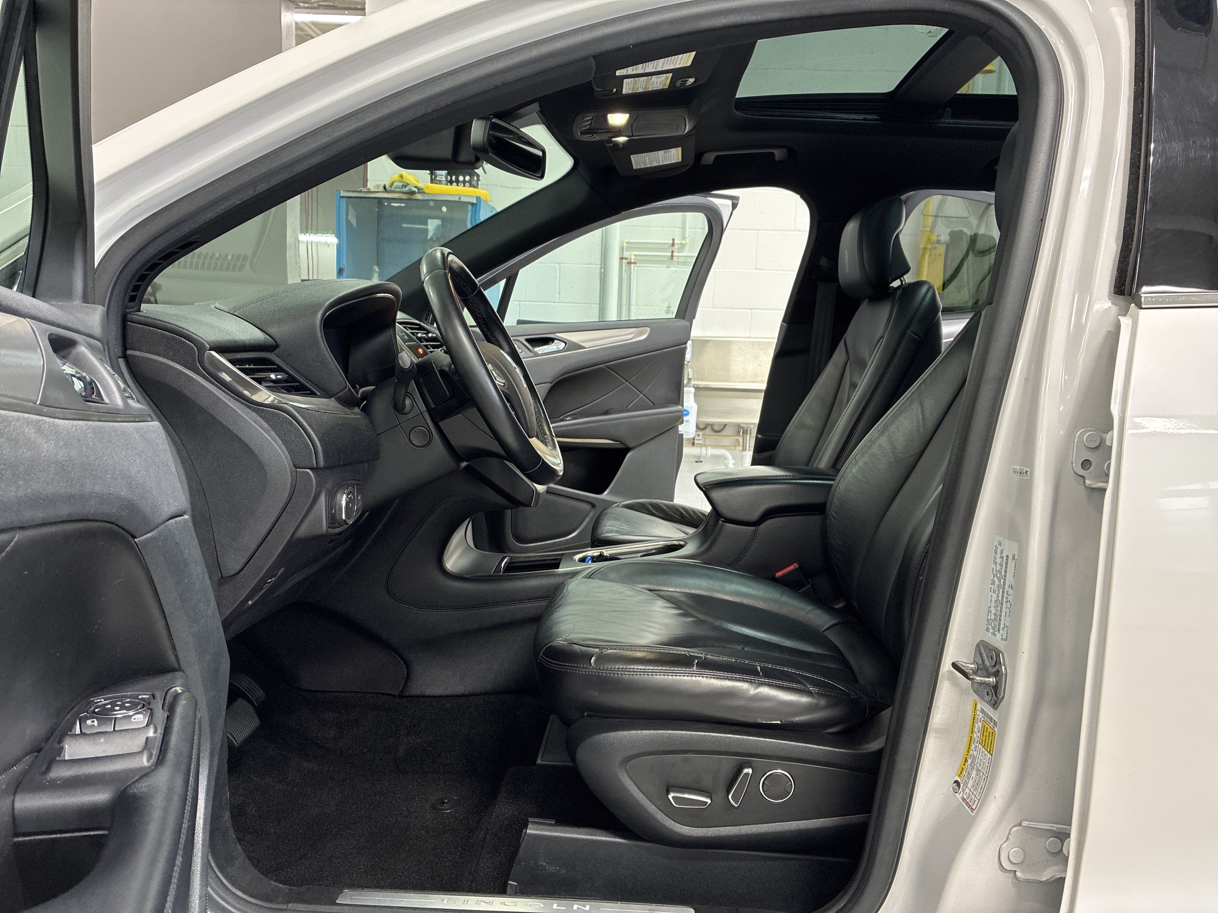 Used 2017 Lincoln MKC Select w/ Select Plus Package FWD image 15