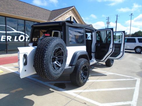 Used 2018 Jeep Wrangler Unlimited Sport S AWD/4WD image 20