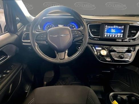 Used 2020 Chrysler Pacifica Touring w/ S Appearance Package image 18